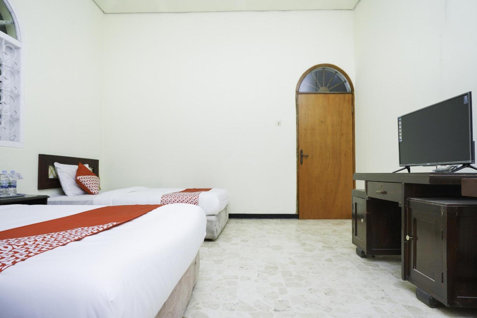 Oyo 2004 Penginapan Bidara Syariah โปรโบลิงโก ภายนอก รูปภาพ