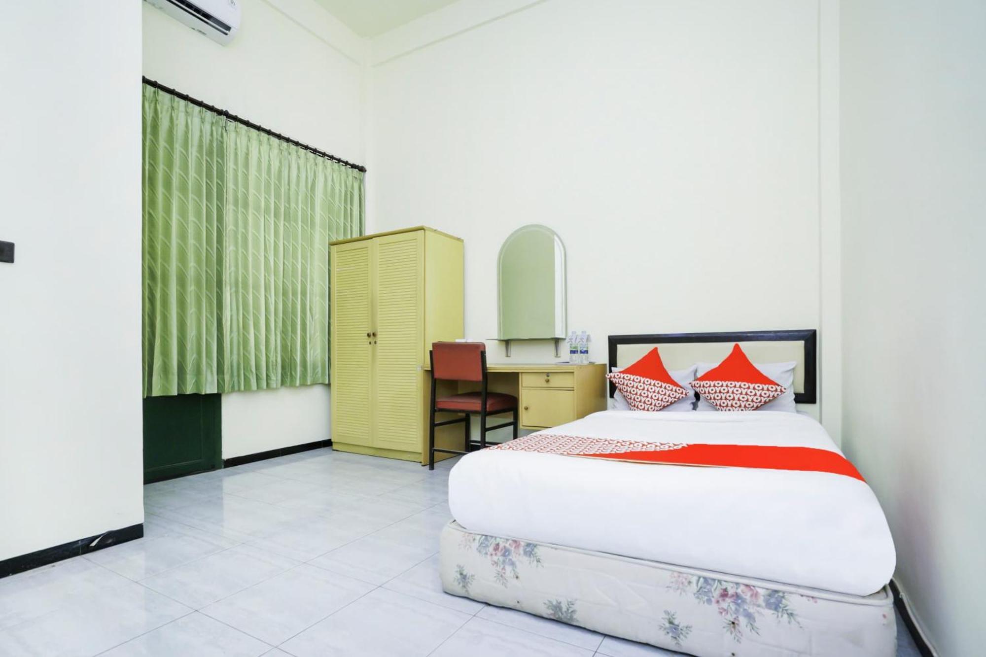 Oyo 2004 Penginapan Bidara Syariah โปรโบลิงโก ภายนอก รูปภาพ