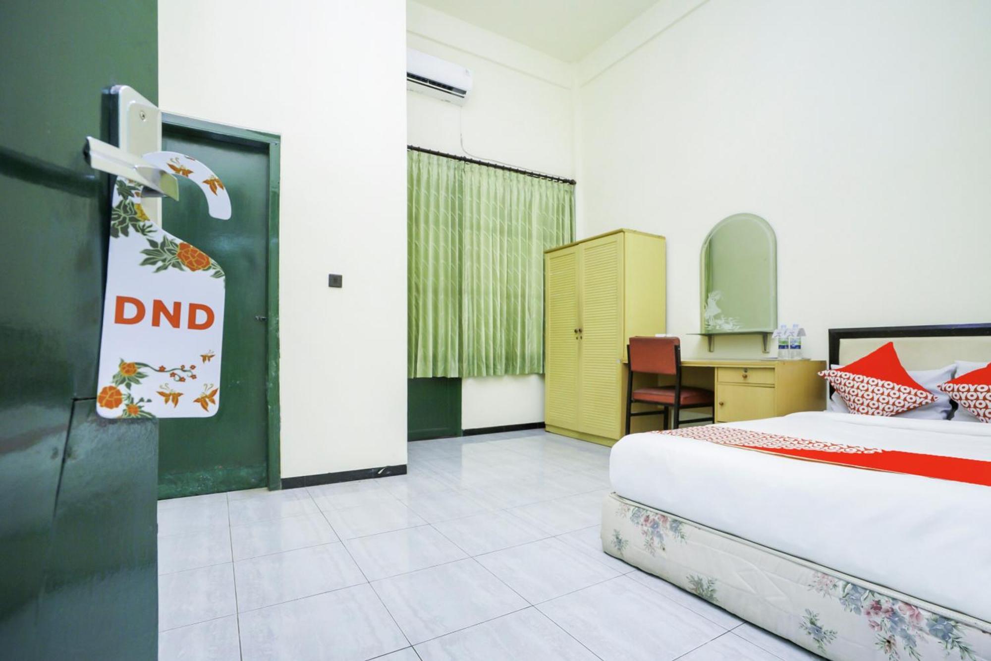 Oyo 2004 Penginapan Bidara Syariah โปรโบลิงโก ภายนอก รูปภาพ