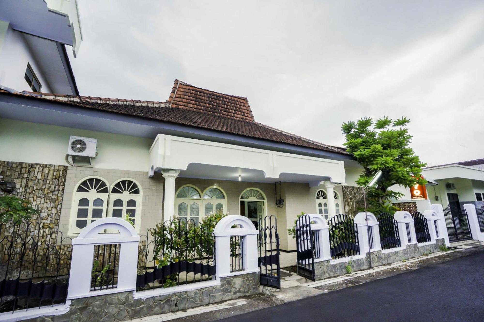 Oyo 2004 Penginapan Bidara Syariah โปรโบลิงโก ภายนอก รูปภาพ